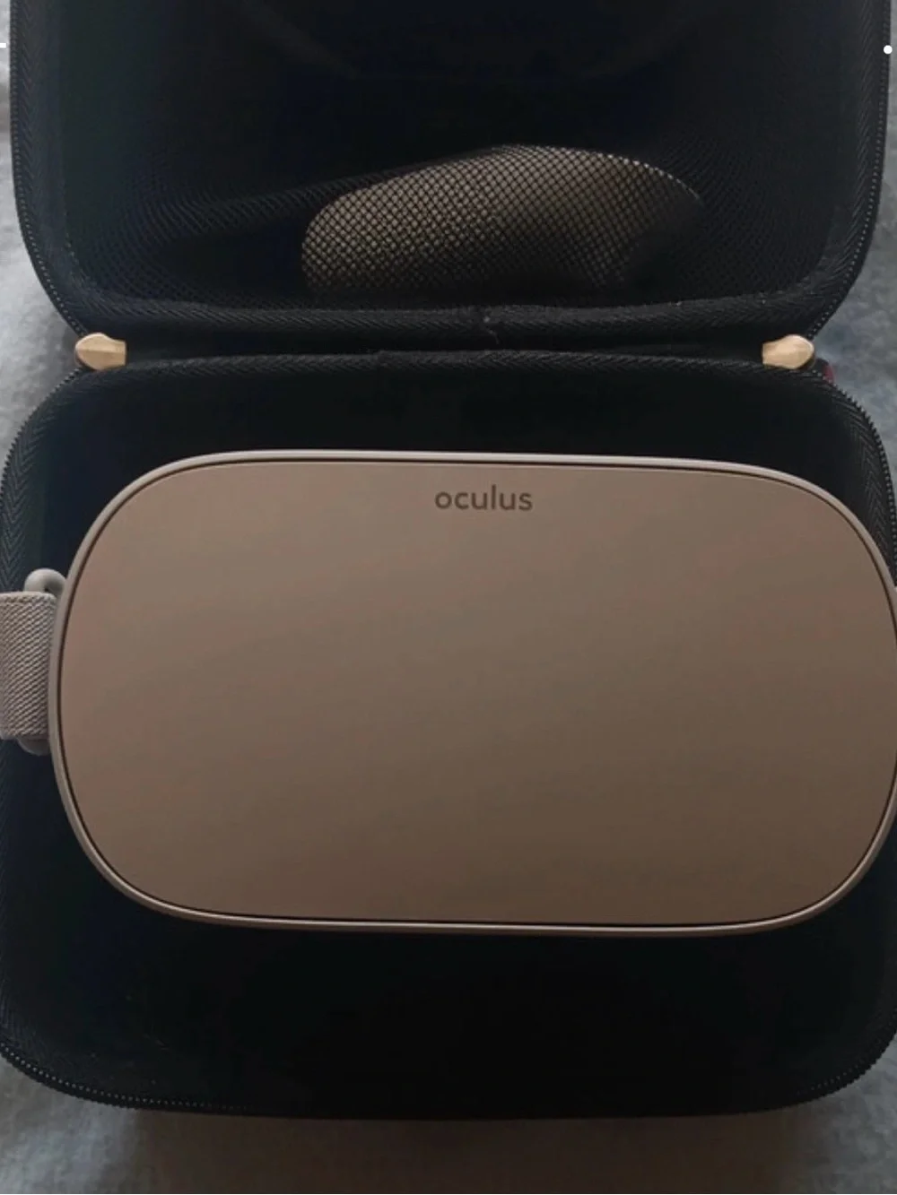 Oculus Go with Hard Case